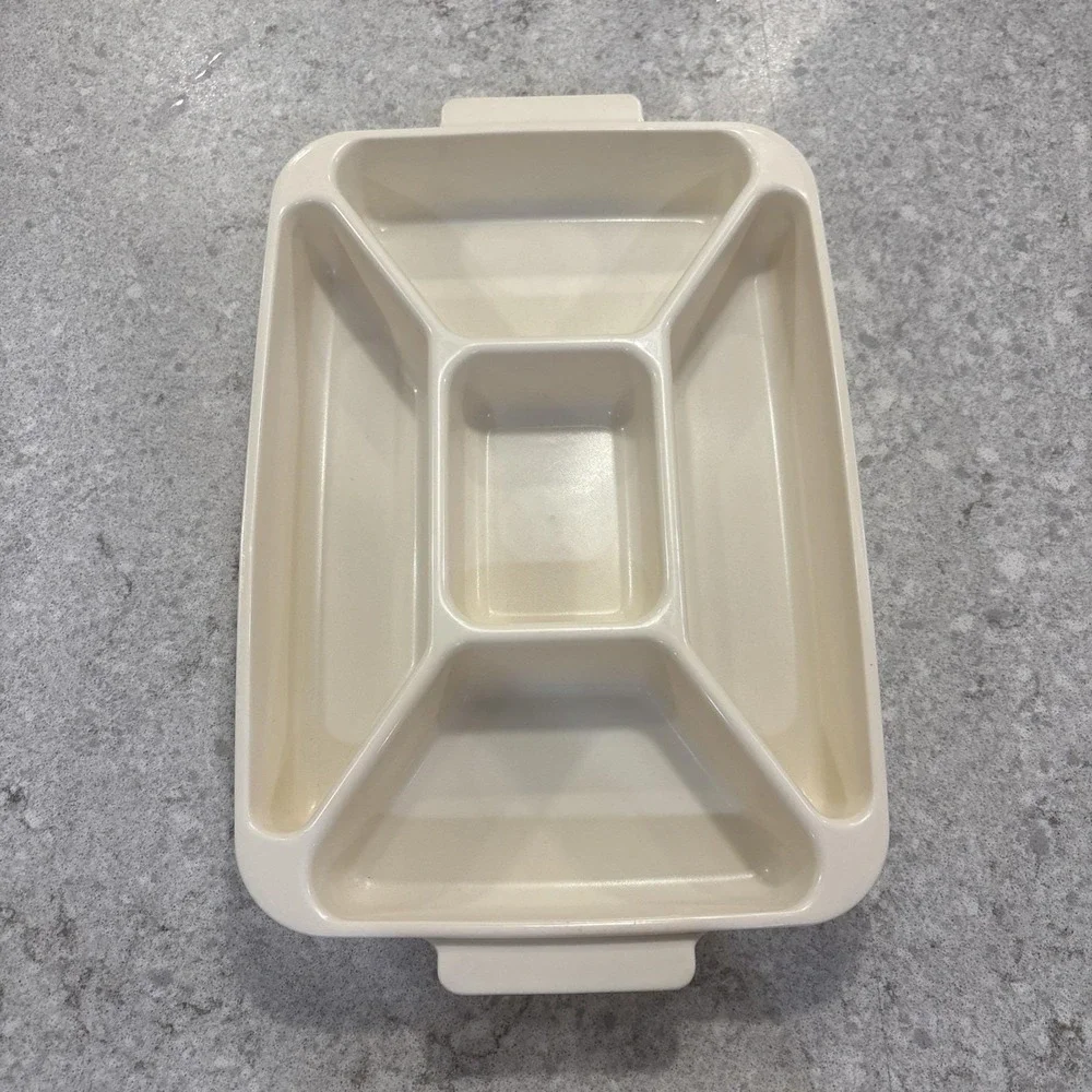 VTG Rubbermaid Servin Saver 0833 Divided Serving Vegetable Tray Almond